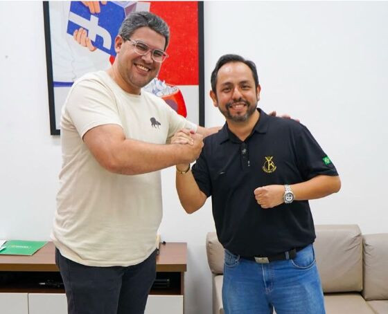 A foto de celebração do acordo foi publicada nas redes sociais.