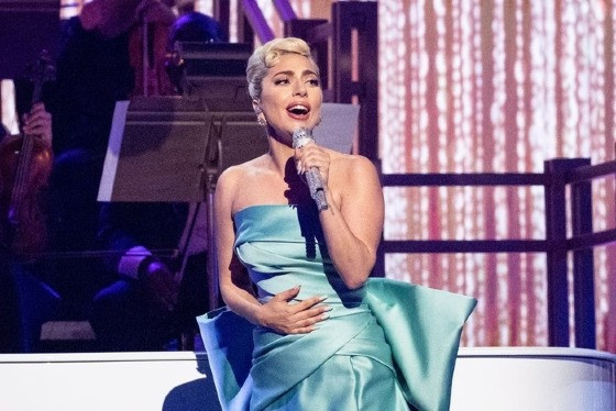 Posteriormente, ela começou a chamar os fãs que acompanhavam os shows de “my little monsters”.