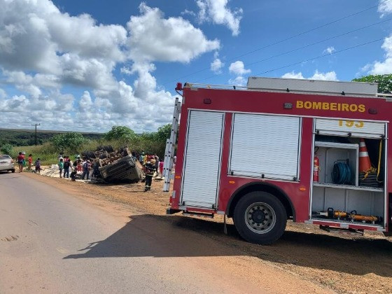 Análise preliminar da polícia concluiu que um dos semirreboques tinha problema nos freios.