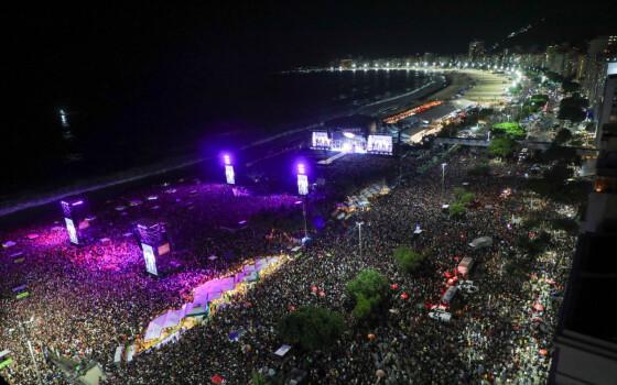 Apresentação reuniu 2,1 milhões de pessoas em Copacabana, no Rio de Janeiro.