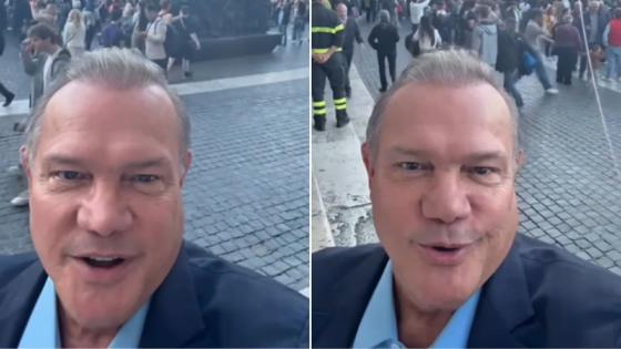Senador acompanhou de perto o anúncio do novo líder religioso.