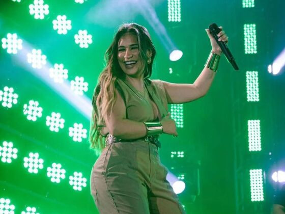 Atualmente, Simone Mendes tem cinco faixas no Top 200 do Spotify Brasil. 