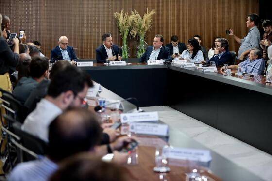 Lojas francas, ou free shops, são estabelecimentos autorizados a vender produtos importados sem a cobrança de impostos, como ICMS, PIS e Cofins