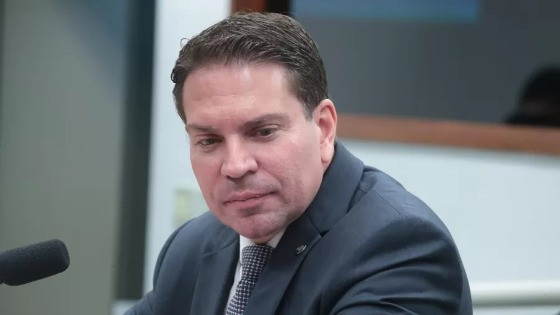 Alexandre Ramagem (PL-RJ), deputado federal, é réu por tentativa de golpe de Estado.