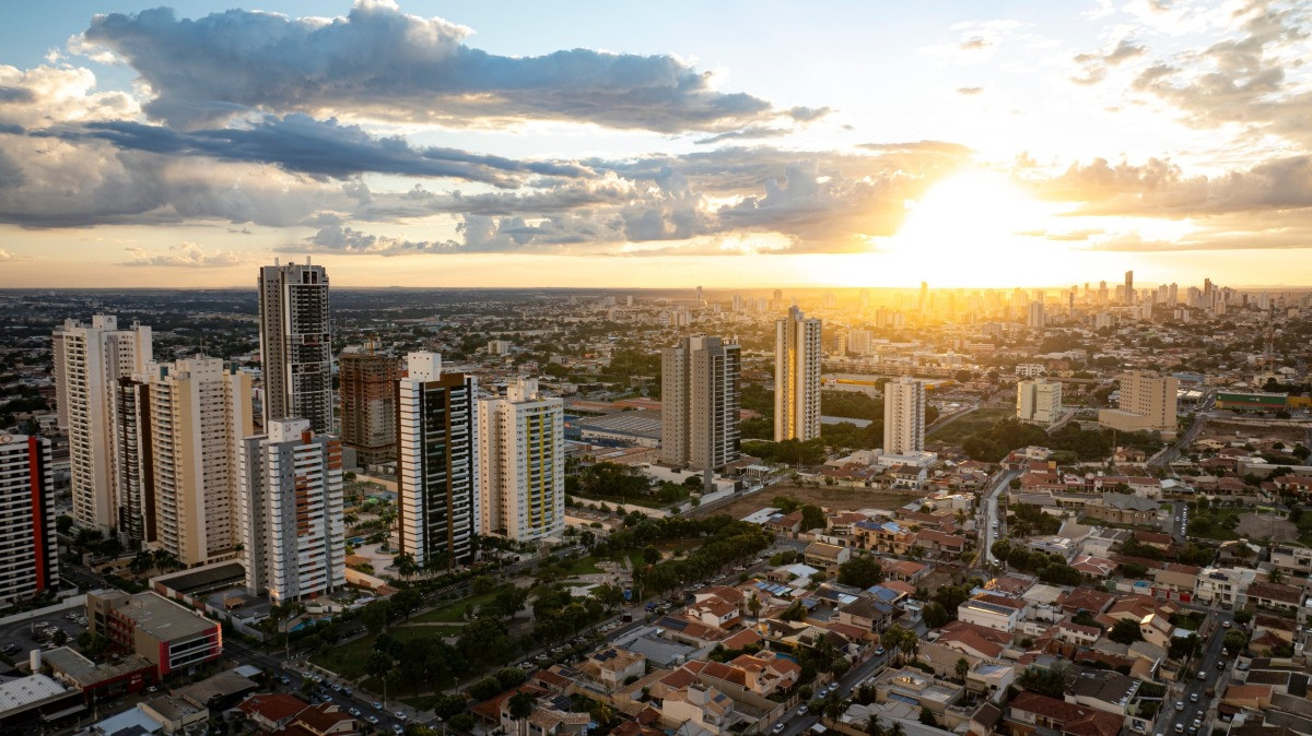 Cuiabá registra calor intenso e previsão de chuva em domingo de eleição