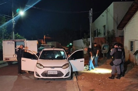 Jovem foi executado dentro do carro nessa quinta-feira