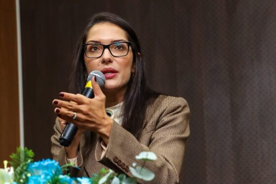 Na tribuna, a deputada criticou a repercussão que o tema tem ganhado, em virtude das inúmeras crianças que vivem em situação de vulnerabilidade social e não ganham a atenção merecida.