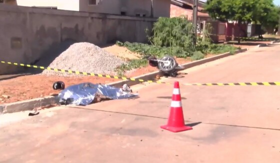 Uma equipe dos bombeiros foi acionada, mas o motociclista já estava morto