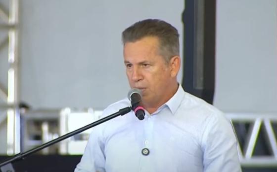 Mauro discursou em evento realizado no assentamento Santo Antônio da Fartura.