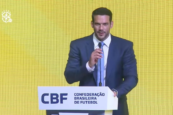 O novo presidente recebeu 103 votos, dos 141 possíveis