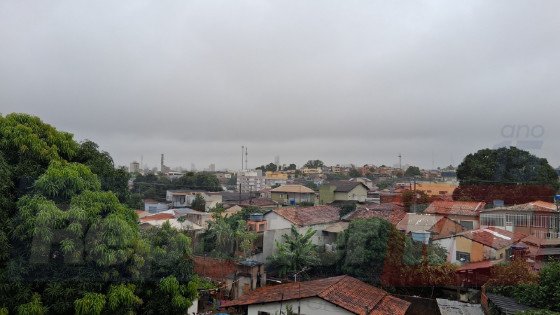 A Capital segue sob alerta laranja, que indica ventos intensos (60 a 100 km/h) e possibilidade de queda de granizo.