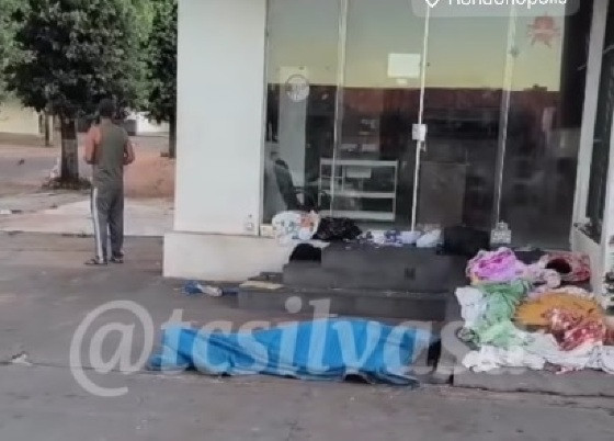 Segundo a Polícia Militar, a vítima era morador de rua.
