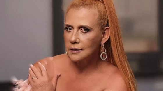 A artista afirma que recebe críticas, mas não se importa com elas.