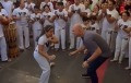 Abilio mostra gingado em roda de capoeira