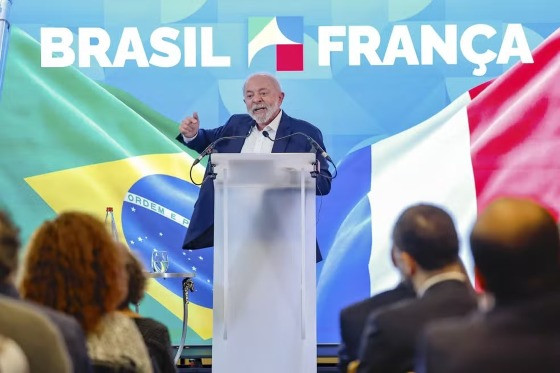Em viagem à França desde a última quarta-feira (4), o petista deu as declarações durante uma coletiva de imprensa.