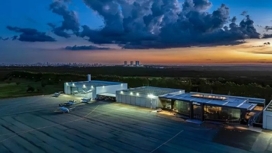 Aeroporto é de alto luxo e custou cerca de R$ 100 milhões