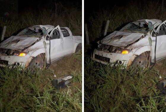 Carro ficou completamente destruído.