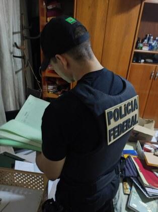 A ação cumpre nove mandados de busca e apreensão.