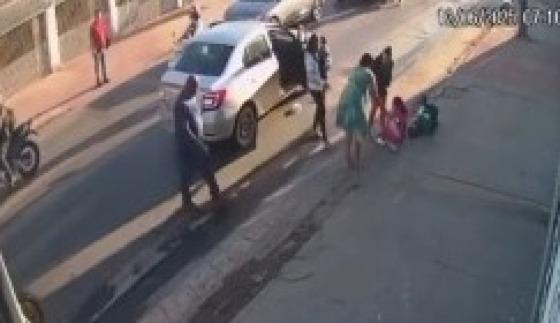 Mulher e os filhos são atropelados em avenida. 