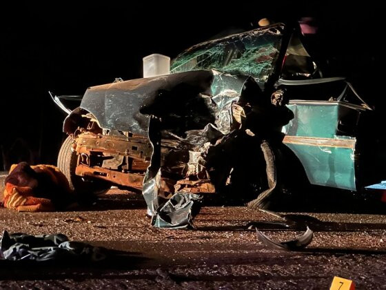 O carro envolvido no acidente ficou destruído