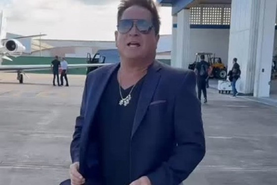 “Esse Leonardo tinha que devolver o dinheiro do cachê que cobrou e fazer outro show de graça pra pagar pela vergonha que ele fez cantando bêbado”, escreveu mais uma.