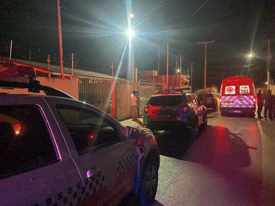 O crime foi registrado por volta das 21h40, na residência localizada na Rua Benedito Curvo.