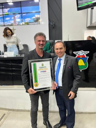 Homenagem foi entregue a André Michels pelo vereador Dilemário Alencar
