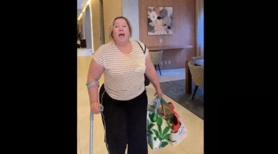 Jornalista Adriana Catarina Ramos de Oliveira, 61, presa no sábado por homofobia… - Veja mais em https://noticias.uol.com.br/cotidiano/ultimas-noticias/2025/06/17/familia-de-jornalista-pede-desculpas-por-ataques-homofobicos.htm?cmpid=copiaecola