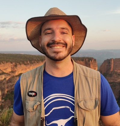 Caiubi Kuhn é Geólogo, Doutor cotutela em Geociência e Meio Ambiente (UNESP) e Environmental Sciences (Universidade de Tubingen), Professor na UFMT, Presidente da Federação Brasileira de Geólogos (FEBRAGEO)