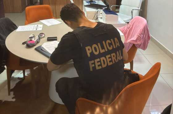 Os policiais cumprem 10 mandados de prisão preventiva e 13 de busca e apreensão.