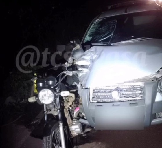 Acidente envolvendo moto e Pálio aconteceu na noite desse sábado (28), em Rondonópolis