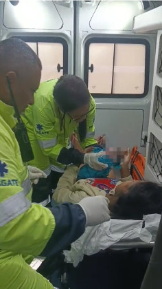 O bebê permanece internado, já que é considerado prematuro, e segue em acompanhamento médico