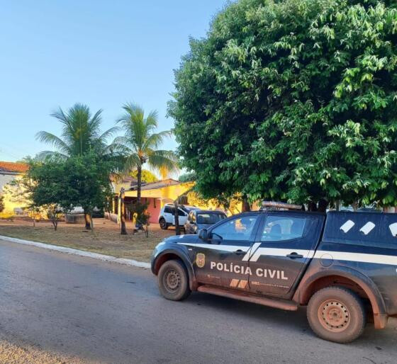 As investigações apuram a atuação de indivíduos nos crimes de lesão corporal grave, sequestro e cárcere privado, tortura e coação