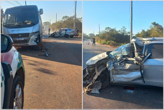 . Devido a gravidade do impacto o motorista do Siena ficou preso entre as ferragens