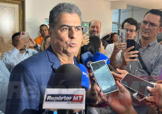 Emanuel Pinheiro não retorna ao cargo público e se afasta por mais 3 meses.