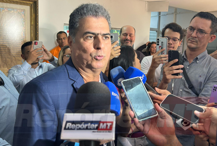 Emanuel Pinheiro não retorna ao cargo público e se afasta por mais 3 meses.