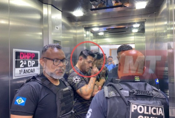 O porteiro foi identificado como Thiago Lima dos Santos.