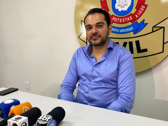 Em coletiva de imprensa, delegado Caio Albuquerque disse que versão apresentada por assassino será investigada.
