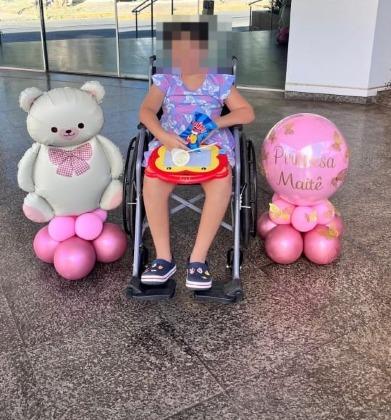 A alta médica foi confirmada pela irmã mais velha da criança.