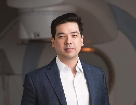 Victor Sano é Radio-Oncologista com atuação na Oncomed-MT e Professor Universitário da UNIVAG e Mestre em Educação em Saúde.