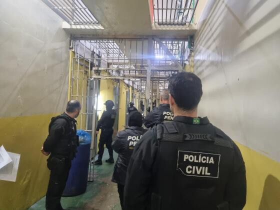 Os trabalhos contam com a participação dos policiais da Delegacia de Repressão a Crimes Informáticos e Defraudações, da Polícia Civil gaúcha.