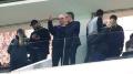 Moraes mostra dedo do meio em jogo de futebol
