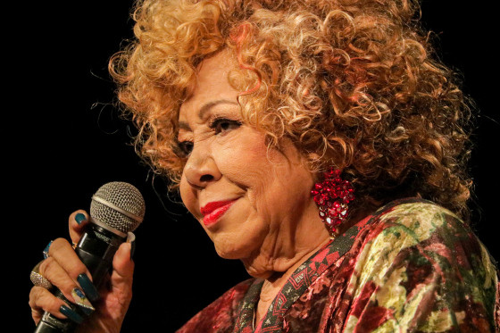 A cantora Alcione mandou um recado para o atual presidente dos Estados Unidos da América