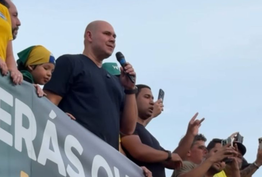 Abílio diz que Bolsonaro sofre perseguição e que 