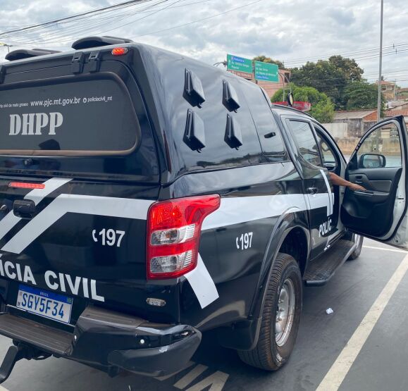 A Delegacia Especializada de Homicídios e Proteção à Pessoa (DHPP) investiga o caso, que é tratato como homicídio doloso.