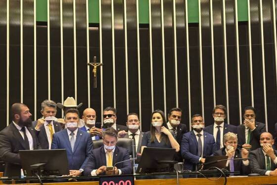Os deputados Rogério Correia (PT-MG) e Paulo Bilynskyj (PL-SP) prometeram bater um no outro. 
