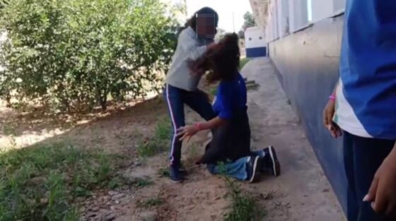 O vídeo que mostra a sessão de espancamento veio à tona nesta terça-feira (05)