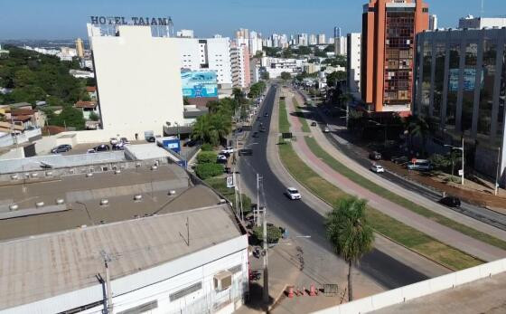 O volume de chuvas resultou na paralisação total ou parcial de diversas frentes de trabalho por aproximadamente 37 dias. 