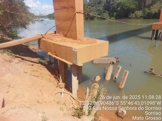 Na manhã deste sábado (9), a polícia já foi acionada para evitar o trânsito sobre a ponte.