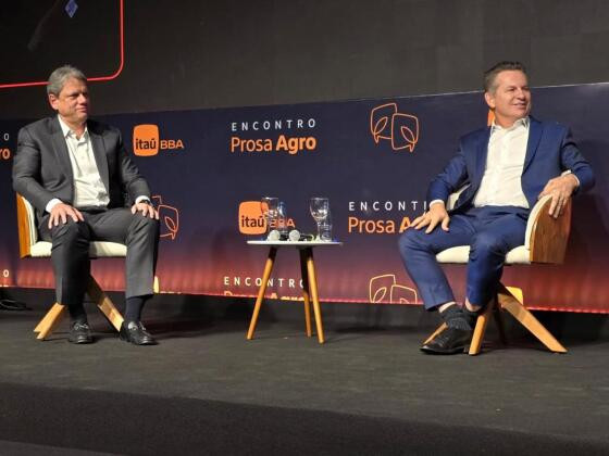 Tarcísio de Freitas esteve em Cuiabá, ao lado de Mauro Mendes, em um evento sobre agro